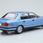 BMW Rad 7 E32 730i Modrá MCG 1:18