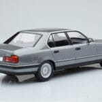 BMW Rad 7 E32 740i Strieborná MCG 1:18