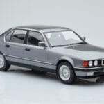 BMW Rad 7 E32 740i Strieborná MCG 1:18