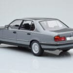 BMW Rad 7 E32 740i Strieborná MCG 1:18