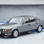 BMW Rad 7 E32 740i Strieborná MCG 1:18