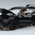 Volkswagen Volkswagen Touareg CR Čierny FAW 1:18 1:18 Kov
