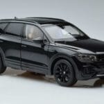 Volkswagen Volkswagen Touareg CR Čierny FAW 1:18 1:18 Kov