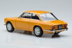 Alfa Romeo 1750 GTV Žltý Norev 1:18 187910 Kov – obrázok 6 z 7