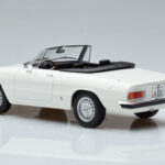 Alfa Romeo 2000 Spider Biely Norev 1:18 - image 6 of 7
