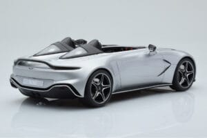 Aston Martin V12 Speedster Strieborný GT Spirit 1:18 GT430 Živica – obrázok 2 z 6