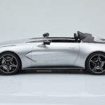 Aston Martin V12 Speedster Strieborný GT Spirit 1:18 - image 3 of 6