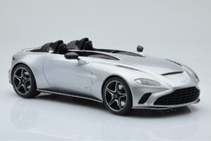 Aston Martin V12 Speedster Strieborný GT Spirit 1:18 GT430 Živica – obrázok 4 z 6