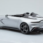 Aston Martin V12 Speedster Strieborný GT Spirit 1:18 - image 5 of 6