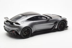 Aston Martin V12 Vantage Magnetic Strieborný GT Spirit 1:18 GT443 Živica – obrázok 2 z 6