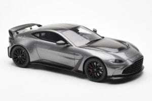 Aston Martin V12 Vantage Magnetic Strieborný GT Spirit 1:18 GT443 Živica – obrázok 4 z 6
