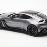 Aston Martin V12 Vantage Magnetic Strieborný GT Spirit 1:18 GT443 - image 5 of 6