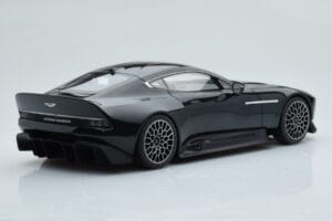 Aston Martin Victor Čierny GT Spirit 1:18 GT428 Živica – obrázok 2 z 6