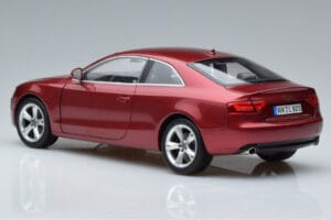 Audi A5 B8 Granátová Červená Norev 1:18 188352 Kov – obrázok 6 z 7