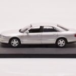 Audi A8 D2 Strieborný Zelený Pruh Minichamps 1:43