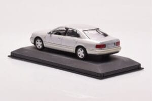 Audi A8 D2 Strieborný Zelený Pruh Minichamps 1:43 AUDI-264455 Kov – obrázok 3 z 4