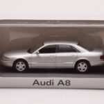 Audi A8 D2 Strieborný Zelený Pruh Minichamps 1:43 - image 4 of 4