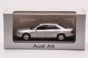Audi A8 D2 Strieborný Zelený Pruh Minichamps 1:43 AUDI-264455 Kov – obrázok 4 z 4