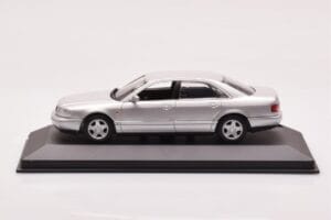 Audi A8 D2 Strieborný Minichamps 1:43 433013006