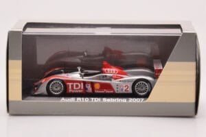 Audi R10 TDI LMP1 #2 F. Biela / E. Pirro / M. Werner 12 Hours of Sebring 2007 Minichamps 1:43 5020700233 Kov – obrázok 4 z 4