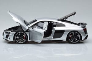 Audi R8 Performance Strieborný Kengfai 1:18 VAKF-0354 Kov – obrázok 4 z 10