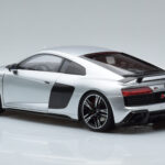 Audi R8 Performance Strieborný Kengfai 1:18 - image 7 of 10