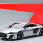 Audi R8 Performance Strieborný Kengfai 1:18 - image 10 of 10
