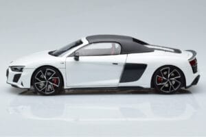 Audi R8 Spyder Performance Biely Kengfai 1:18 VAKF-0351 Kov – obrázok 4 z 11