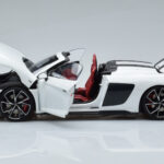 Audi R8 Spyder Performance Biely Kengfai 1:18 - image 5 of 11