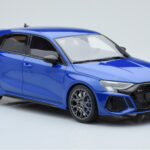 Audi RS3 8Y Sportback Performance Edition Nagaro Modrý GT Spirit 1:18 - image 3 of 5