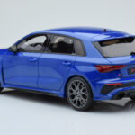 Audi RS3 8Y Sportback Performance Edition Nagaro Modrý GT Spirit 1:18 - image 4 of 5