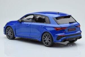 Audi RS3 8Y Sportback Performance Edition Nagaro Modrý GT Spirit 1:18 GT884 Živica – obrázok 4 z 5