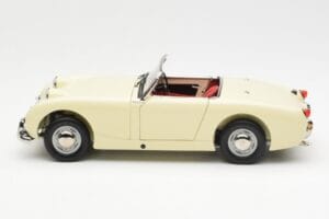 Austin-Healey Sprite Mk I Open Old English Biely Kyosho 1:18 08953EW Kov – obrázok 4 z 8