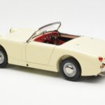 Austin-Healey Sprite Mk I Open Old English Biely Kyosho 1:18 08953EW - image 7 of 8