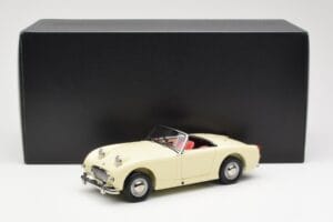 Austin-Healey Sprite Mk I Open Old English Biely Kyosho 1:18 08953EW Kov – obrázok 8 z 8