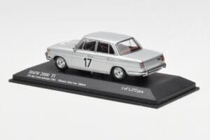 BMW 2000 Ti #17 J. Ickx / C. van Ophem Winners 24 Hours of Spa 1966 Minichamps 1:43 400662517 Kov – obrázok 3 z 4