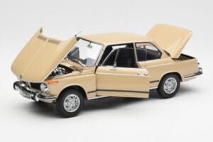 BMW 2002 Ti E10 Sahara Béžový Kyosho 1:18 08541BG Kov – obrázok 2 z 8