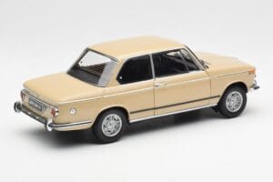 BMW 2002 Ti E10 Sahara Béžový Kyosho 1:18 08541BG Kov – obrázok 3 z 8