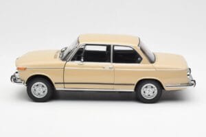 BMW 2002 Ti E10 Sahara Béžový Kyosho 1:18 08541BG Kov – obrázok 4 z 8