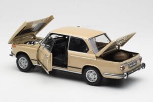 BMW 2002 Ti E10 Sahara Béžový Kyosho 1:18 08541BG Kov – obrázok 5 z 8