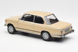 BMW 2002 Ti E10 Sahara Béžový Kyosho 1:18 08541BG Kov – obrázok 7 z 8