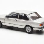 BMW 323i E21 Aspen Strieborný AUTOart 1:18 - image 7 of 8