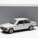 BMW 323i E21 Aspen Strieborný AUTOart 1:18 - image 8 of 8