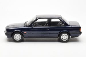 BMW 325i E30 Modrý Metalíza Norev 1:18 183201 Kov – obrázok 3 z 6