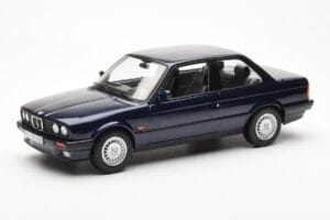 BMW 325i E30 Modrý Metalíza Norev 1:18 183201