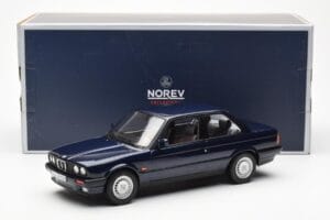BMW 325i E30 Modrý Metalíza Norev 1:18 183201 Kov – obrázok 6 z 6