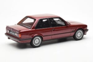 BMW 325i E30 Bordeaux Metallic Otto 1:18 OT102 Živica – obrázok 2 z 6