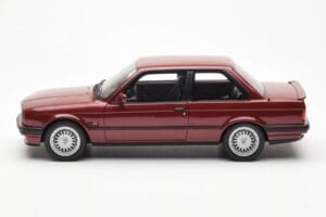 BMW 325i E30 Bordeaux Metallic Otto 1:18 OT102 Živica – obrázok 3 z 6