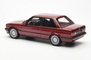 BMW 325i E30 Bordeaux Metallic Otto 1:18 OT102 Živica – obrázok 5 z 6