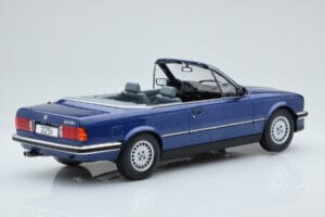 BMW 325i E30 Kabriolet Modrý MCG 1:18 MCG18381 Kov – obrázok 2 z 5